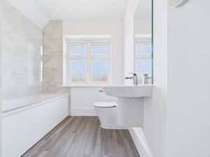 Main Bathroom- click for photo gallery